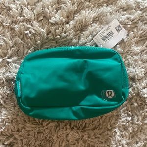 Lululemon everywhere belt bag emerald green brand new never used